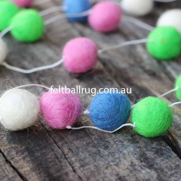 2 cm Felt Balls. Wool Pom pom Nursery Garland Decoration. Pure White f –  FeltandRugs