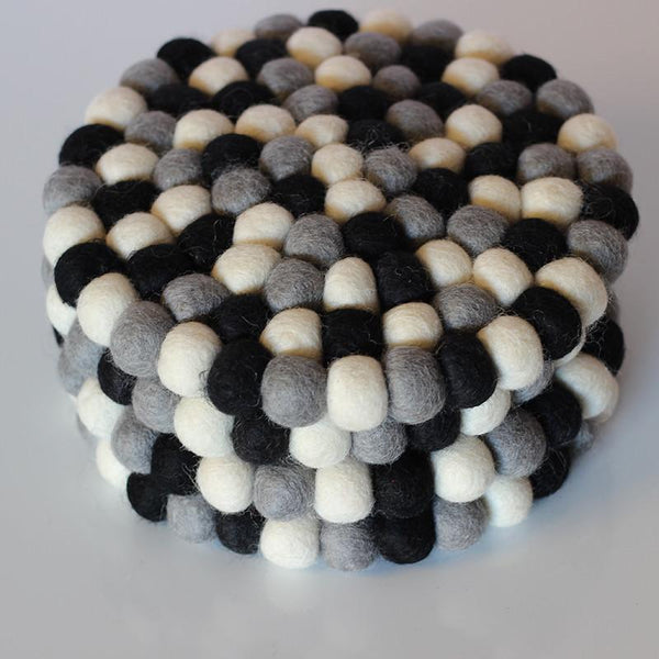 Monochrome Felt Ball Trivet